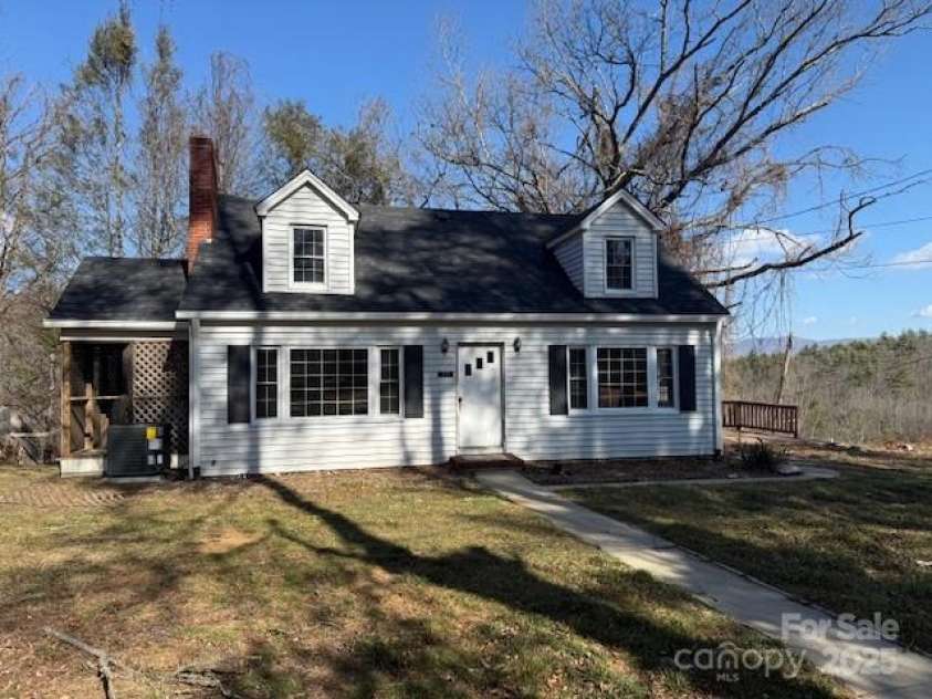 171 Oakdale Drive, Spruce Pine, NC 28777.  MLS# CAR4334581, YatesRealty ID 28316. 