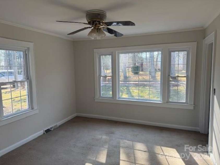 171 Oakdale Drive, Spruce Pine, NC 28777.  MLS# CAR4334581, YatesRealty ID 28316. 