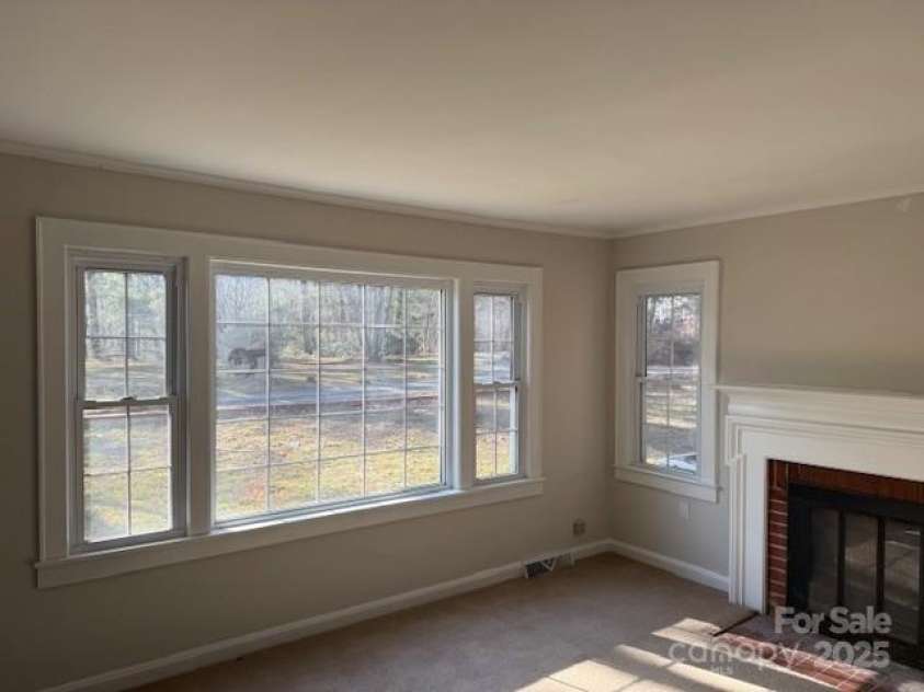 171 Oakdale Drive, Spruce Pine, NC 28777.  MLS# CAR4334581, YatesRealty ID 28316. 