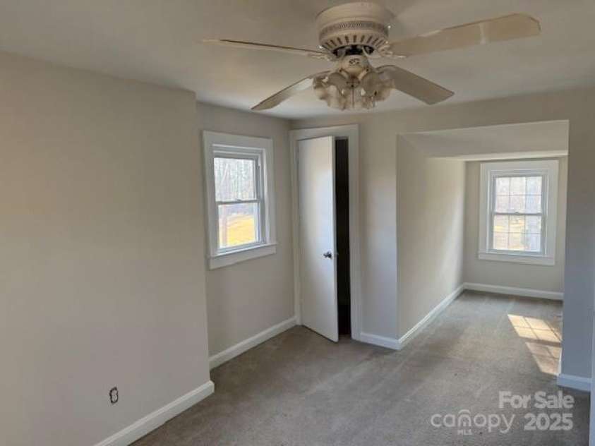 171 Oakdale Drive, Spruce Pine, NC 28777.  MLS# CAR4334581, YatesRealty ID 28316. 