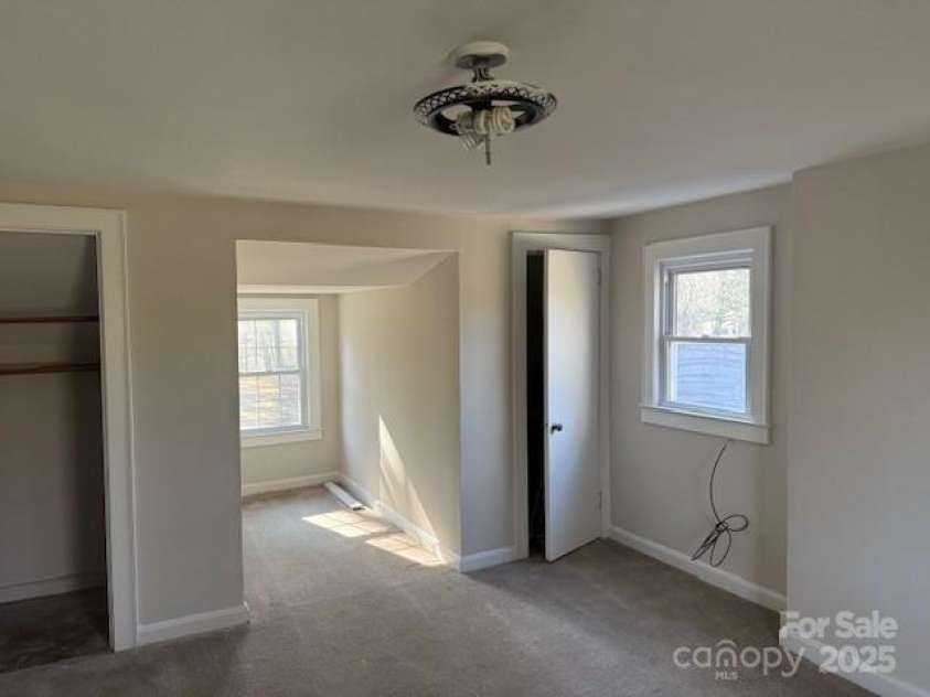 171 Oakdale Drive, Spruce Pine, NC 28777.  MLS# CAR4334581, YatesRealty ID 28316. 