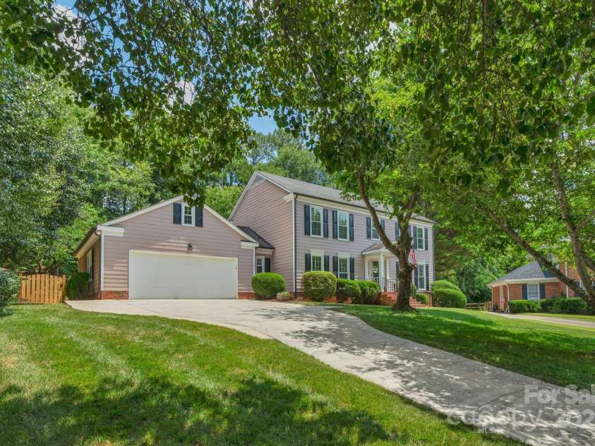 9423 Wood Ridge Drive, Charlotte, NC 28277.  MLS# CAR4265713, YatesRealty ID 28316. 
