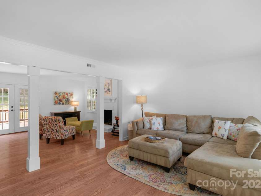 9423 Wood Ridge Drive, Charlotte, NC 28277.  MLS# CAR4265713, YatesRealty ID 28316. 