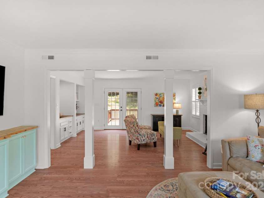9423 Wood Ridge Drive, Charlotte, NC 28277.  MLS# CAR4265713, YatesRealty ID 28316. 
