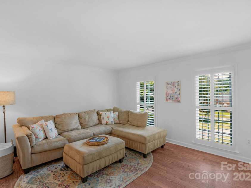 9423 Wood Ridge Drive, Charlotte, NC 28277.  MLS# CAR4265713, YatesRealty ID 28316. 