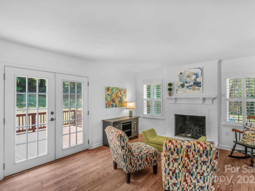 9423 Wood Ridge Drive, Charlotte, NC 28277.  MLS# CAR4265713, YatesRealty ID 28316. 