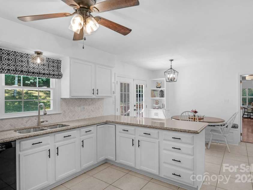 9423 Wood Ridge Drive, Charlotte, NC 28277.  MLS# CAR4265713, YatesRealty ID 28316. 