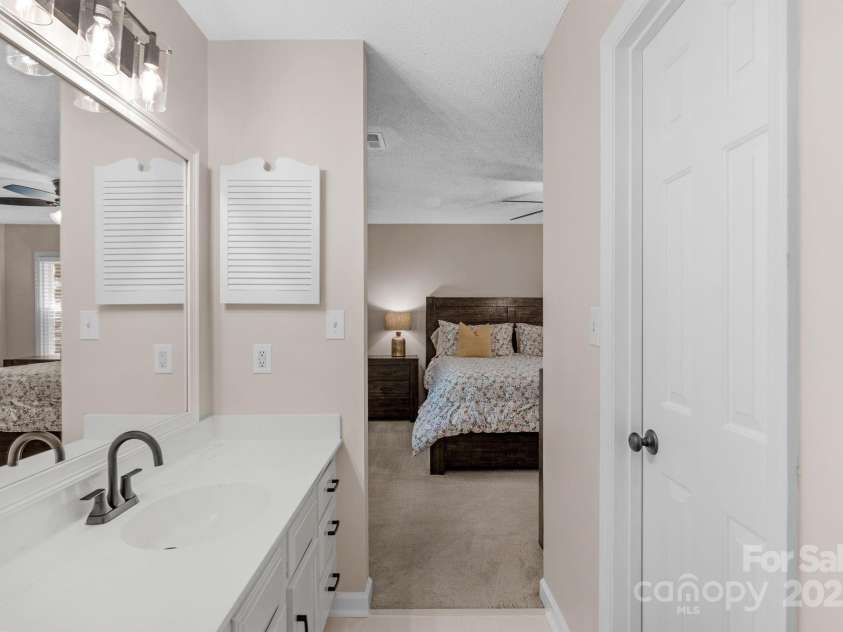 9423 Wood Ridge Drive, Charlotte, NC 28277.  MLS# CAR4265713, YatesRealty ID 28316. 