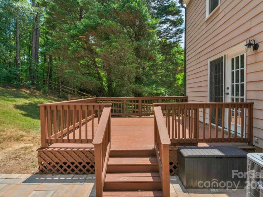 9423 Wood Ridge Drive, Charlotte, NC 28277.  MLS# CAR4265713, YatesRealty ID 28316. 