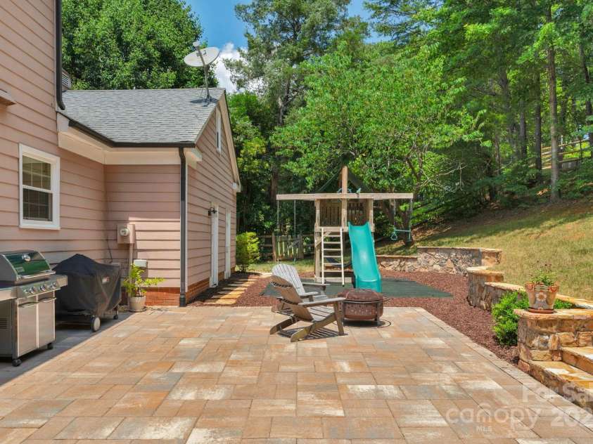 9423 Wood Ridge Drive, Charlotte, NC 28277.  MLS# CAR4265713, YatesRealty ID 28316. 
