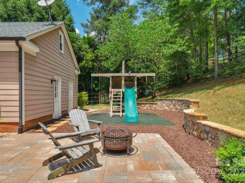 9423 Wood Ridge Drive, Charlotte, NC 28277.  MLS# CAR4265713, YatesRealty ID 28316. 