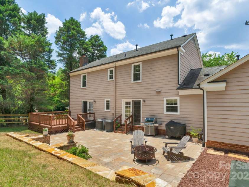 9423 Wood Ridge Drive, Charlotte, NC 28277.  MLS# CAR4265713, YatesRealty ID 28316. 