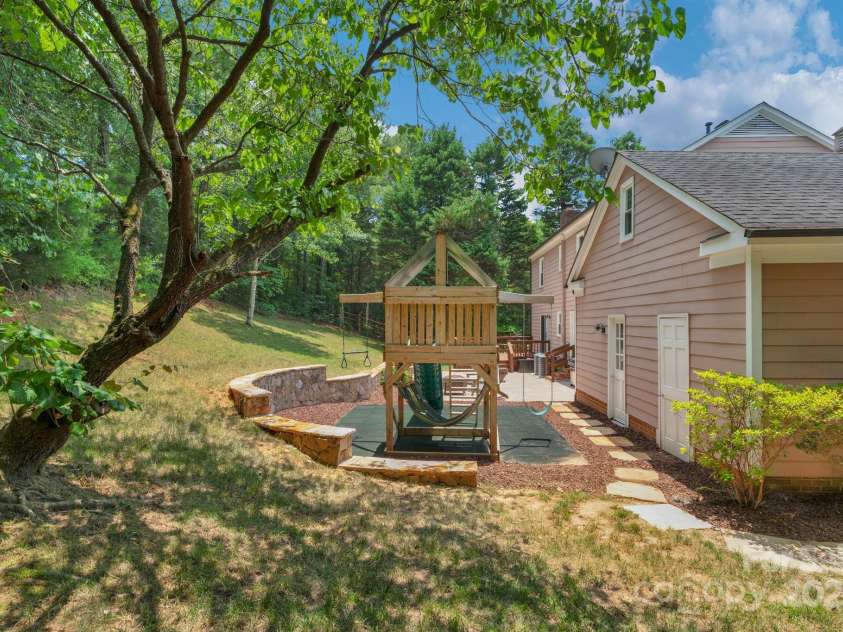 9423 Wood Ridge Drive, Charlotte, NC 28277.  MLS# CAR4265713, YatesRealty ID 28316. 