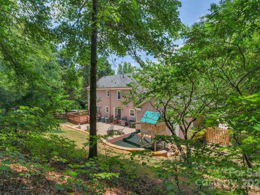 9423 Wood Ridge Drive, Charlotte, NC 28277.  MLS# CAR4265713, YatesRealty ID 28316. 