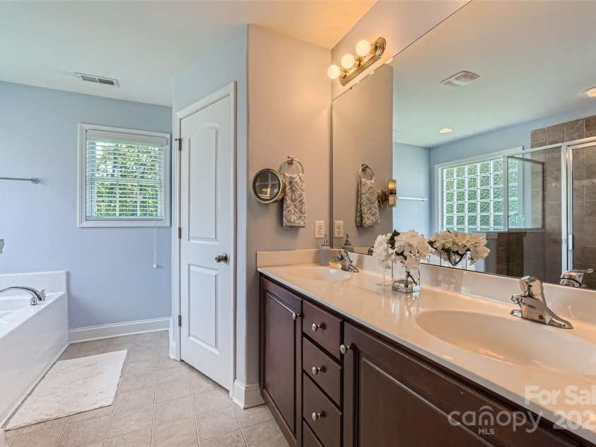 2630 Filson Court, Charlotte, NC 28214.  MLS# CAR4274386, YatesRealty ID 28317. 