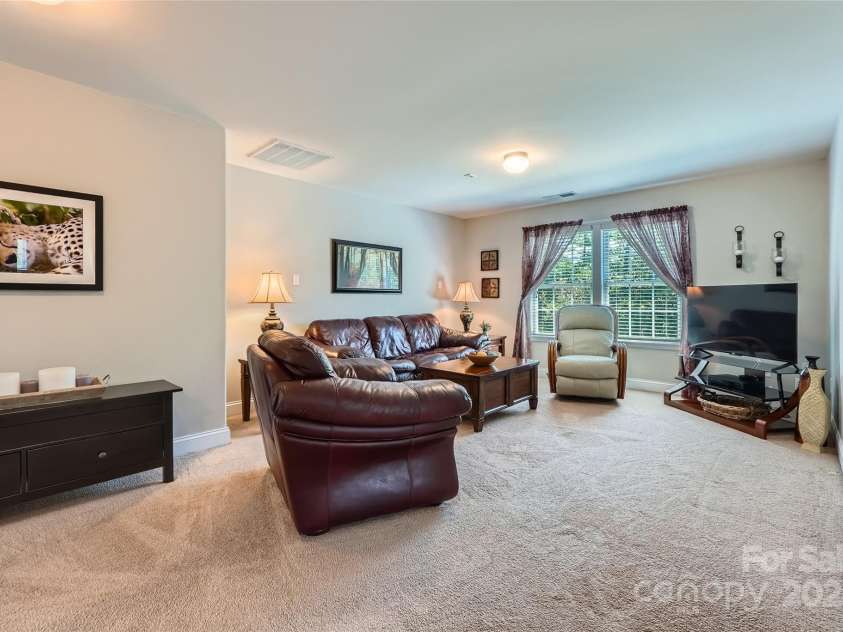 2630 Filson Court, Charlotte, NC 28214.  MLS# CAR4274386, YatesRealty ID 28317. 