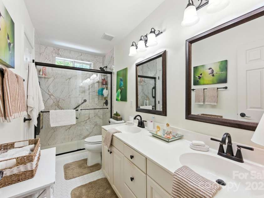 7014 Walton Heath Lane, Charlotte, NC 28277.  MLS# CAR4274206, YatesRealty ID 28318. This is the updated Guest Bathroom!