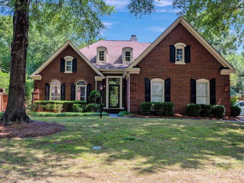7014 Walton Heath Lane, Charlotte, NC 28277.  MLS# CAR4274206, YatesRealty ID 28318. Welcome to 7014 Walton Heath Lane in Charlotte! This beautiful, Brick, 4-Bedroom home with the Primary on the Main, resides on a cul-de-sac within PullenGreen's gated community!