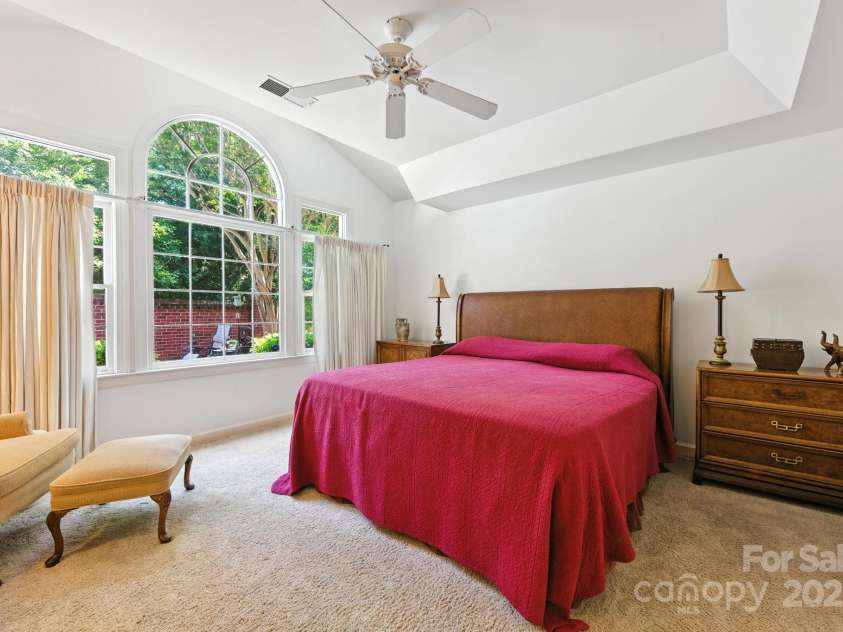 7014 Walton Heath Lane, Charlotte, NC 28277.  MLS# CAR4274206, YatesRealty ID 28318. Your generously-sized Primary Bedroom is on the MAIN level of this home! The trey ceiling definitely adds visual interest!