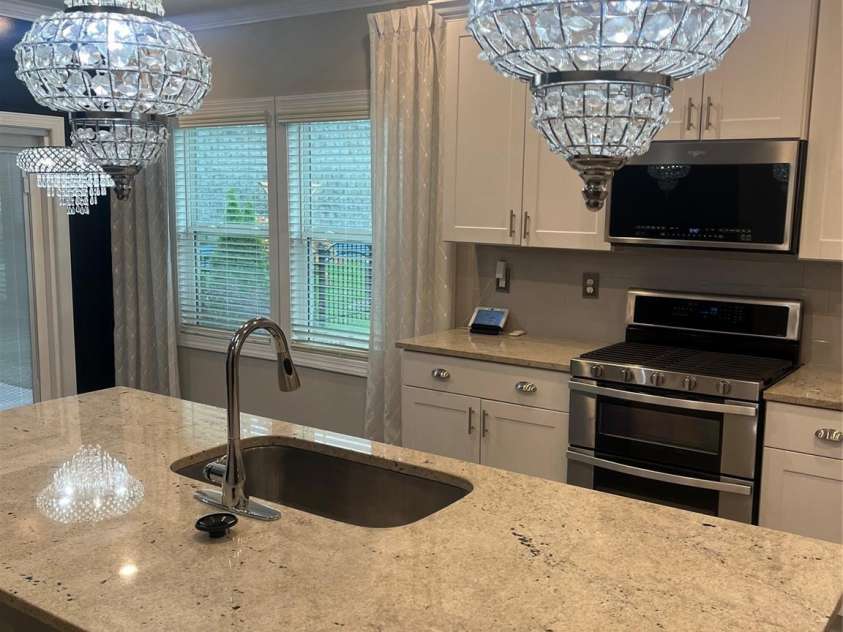 8807 Pennegrove Circle, Charlotte, NC 28214.  MLS# CAR4383425, YatesRealty ID 28318. Kitchen