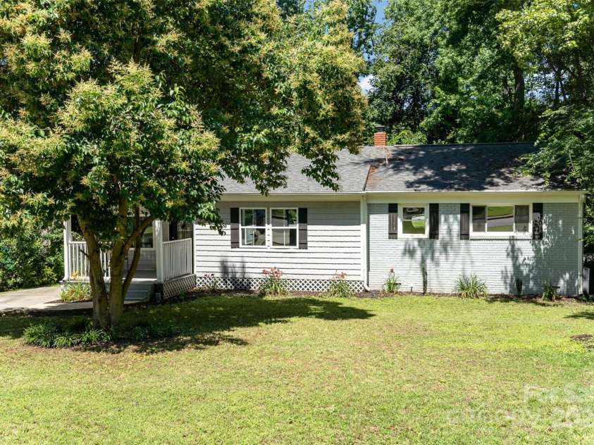 3331 Eastwood Drive, Charlotte, NC 28205.  MLS# CAR4259159, YatesRealty ID 28319. 