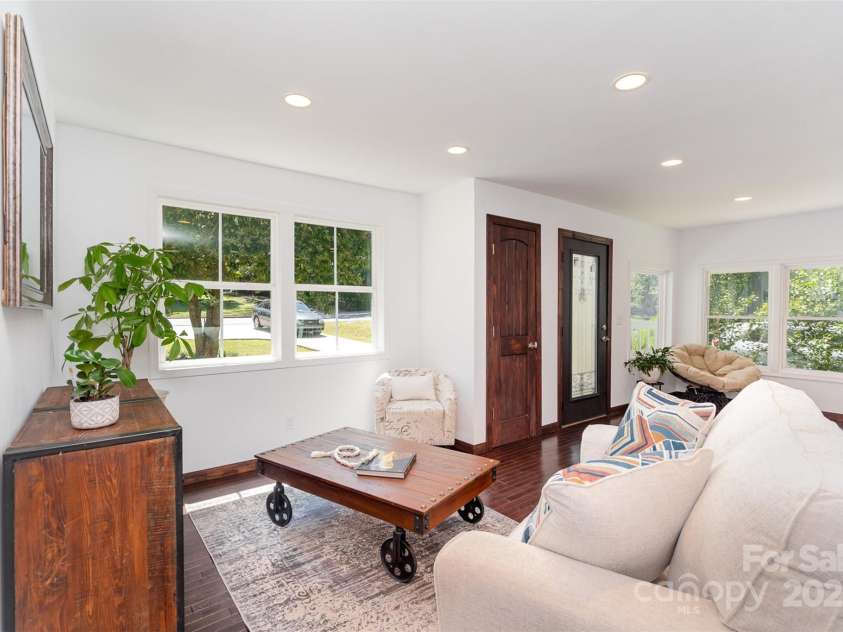 3331 Eastwood Drive, Charlotte, NC 28205.  MLS# CAR4259159, YatesRealty ID 28319. 