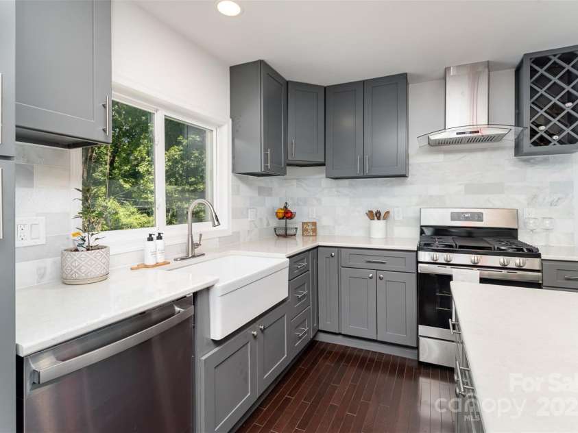 3331 Eastwood Drive, Charlotte, NC 28205.  MLS# CAR4259159, YatesRealty ID 28319. 