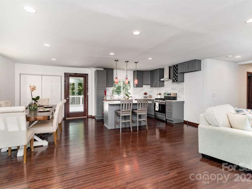 3331 Eastwood Drive, Charlotte, NC 28205.  MLS# CAR4259159, YatesRealty ID 28319. 