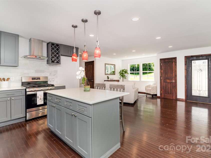 3331 Eastwood Drive, Charlotte, NC 28205.  MLS# CAR4259159, YatesRealty ID 28319. 