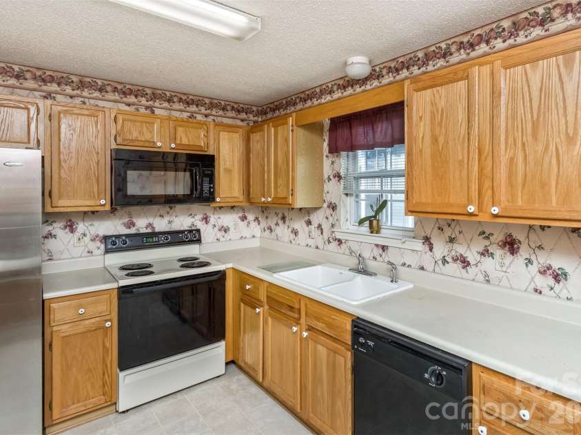 3305 Idle Hour Drive, Asheville, NC 28806.  MLS# CAR4336011, YatesRealty ID 2832. Handy layout for easy prep.