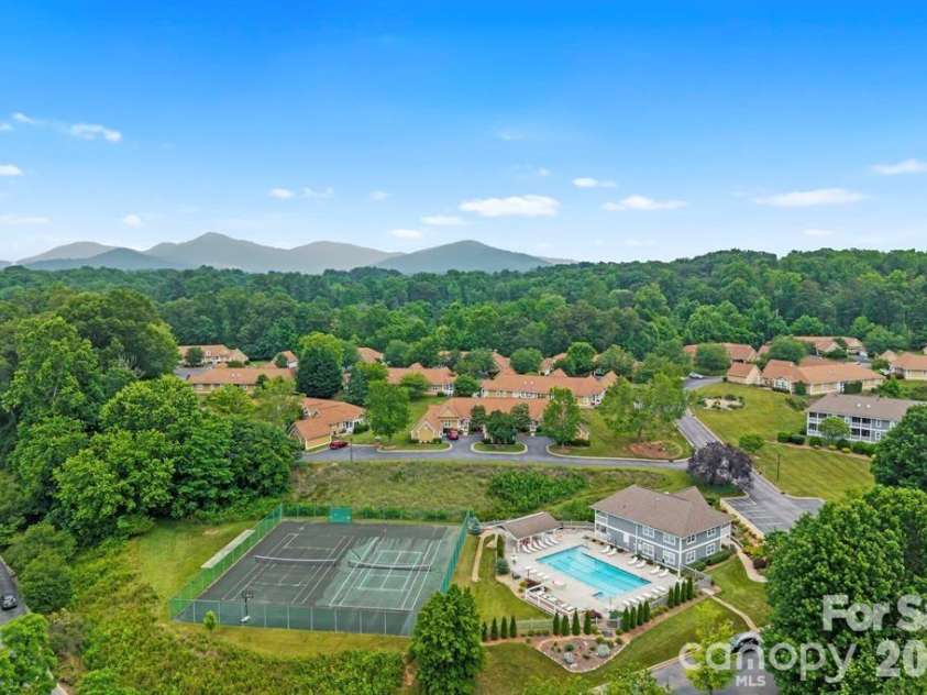 3305 Idle Hour Drive, Asheville, NC 28806.  MLS# CAR4336011, YatesRealty ID 2832. Skyview of Biltmore Commons