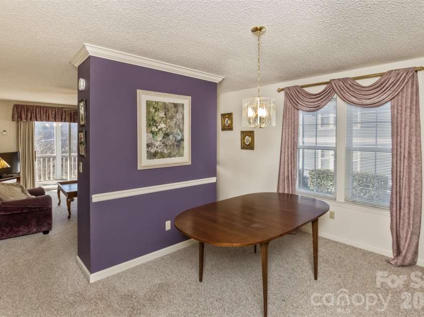 3305 Idle Hour Drive, Asheville, NC 28806.  MLS# CAR4336011, YatesRealty ID 2832. Welcoming Dining