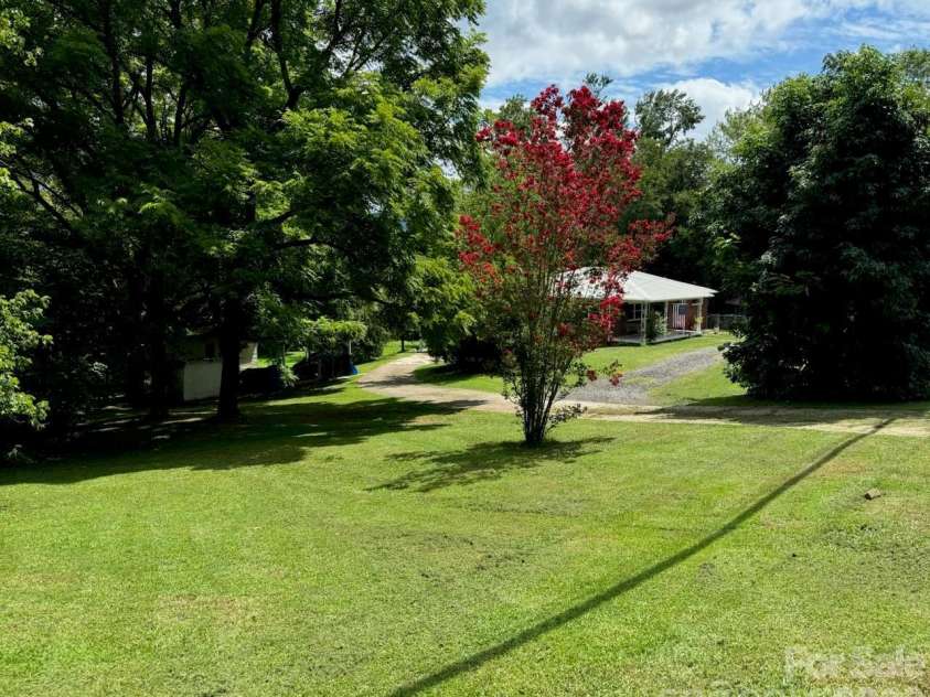 101 Bluebird Lane, Morganton, NC 28655.  MLS# CAR4385211, YatesRealty ID 28320. 