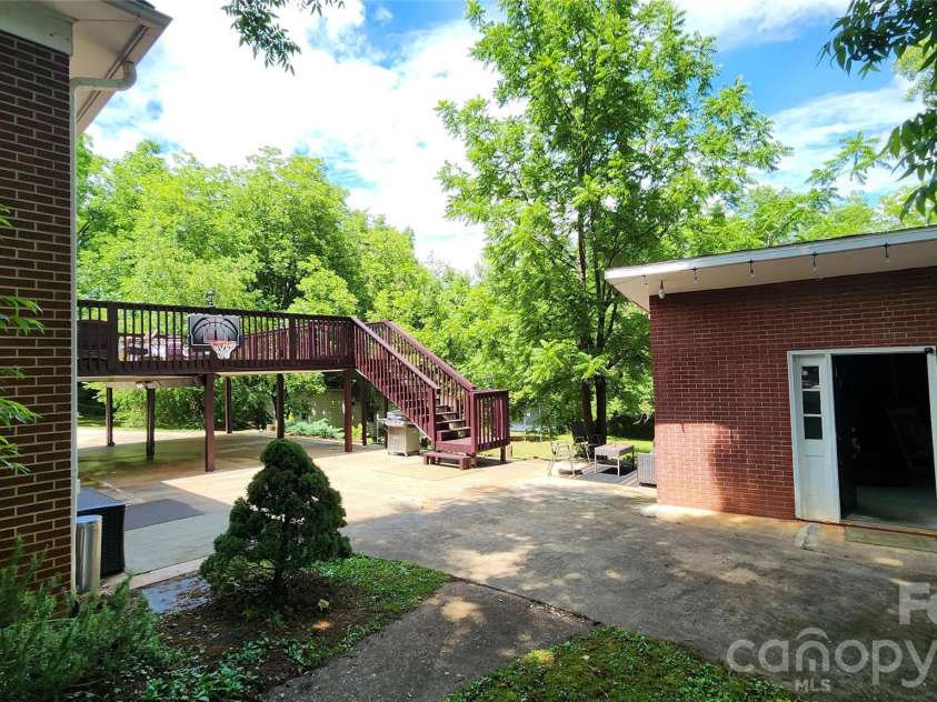 101 Bluebird Lane, Morganton, NC 28655.  MLS# CAR4385211, YatesRealty ID 28320. 