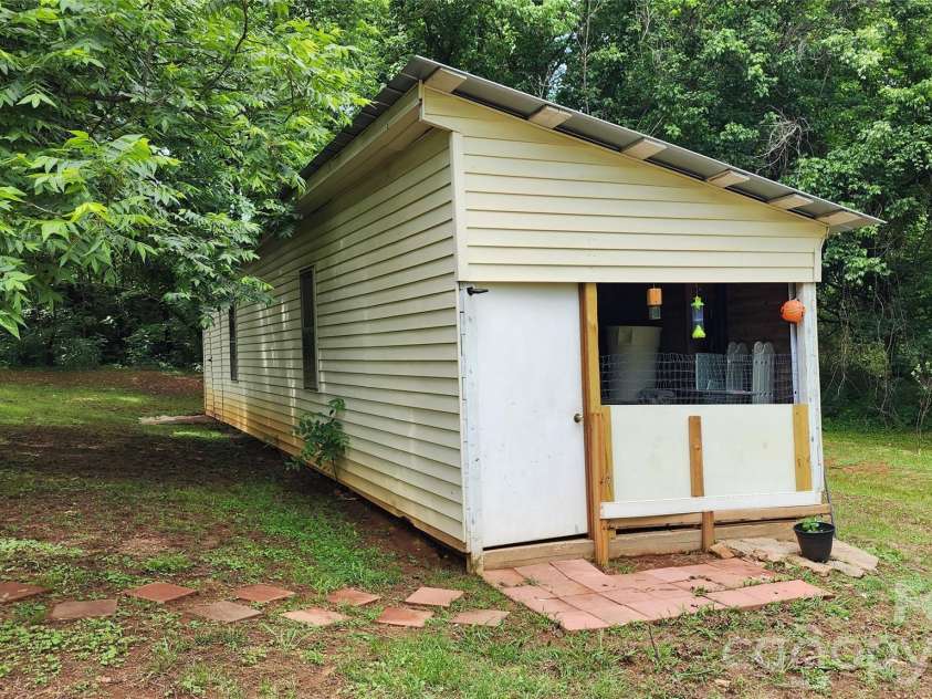101 Bluebird Lane, Morganton, NC 28655.  MLS# CAR4385211, YatesRealty ID 28320. 