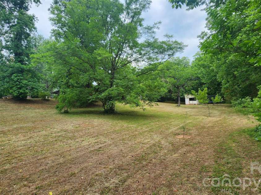101 Bluebird Lane, Morganton, NC 28655.  MLS# CAR4385211, YatesRealty ID 28320. 