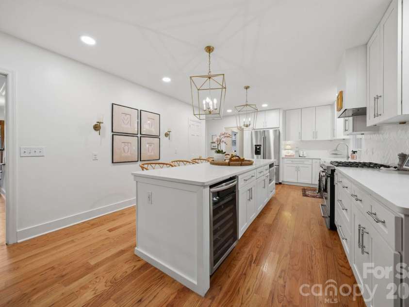1015 Thistle Court, Charlotte, NC 28211.  MLS# CAR4381396, YatesRealty ID 28322. 