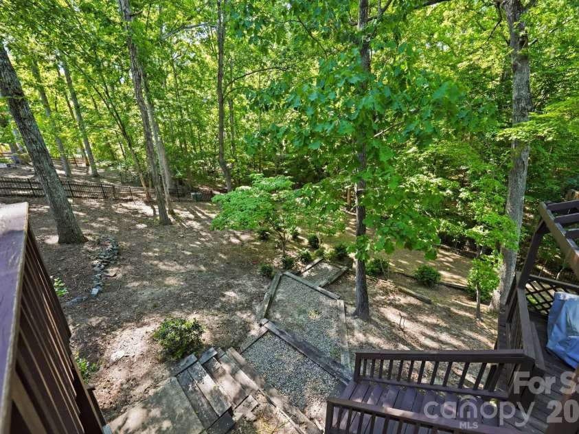 1015 Thistle Court, Charlotte, NC 28211.  MLS# CAR4381396, YatesRealty ID 28322. 