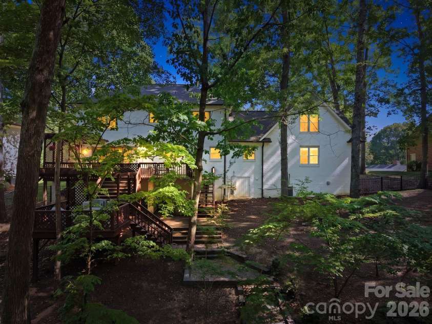 1015 Thistle Court, Charlotte, NC 28211.  MLS# CAR4381396, YatesRealty ID 28322. 