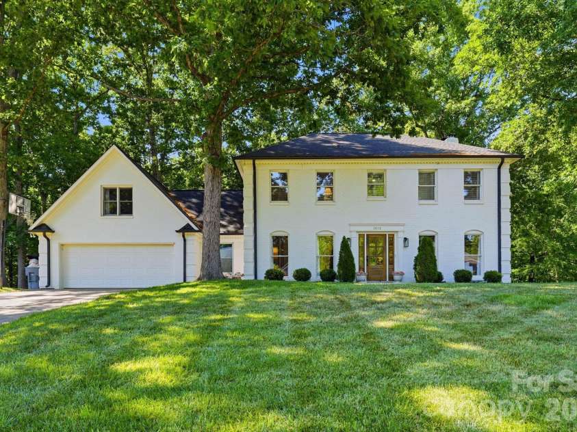 1015 Thistle Court, Charlotte, NC 28211.  MLS# CAR4381396, YatesRealty ID 28322. 