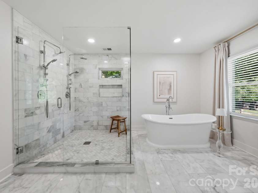1015 Thistle Court, Charlotte, NC 28211.  MLS# CAR4381396, YatesRealty ID 28322. Primary Bathroom