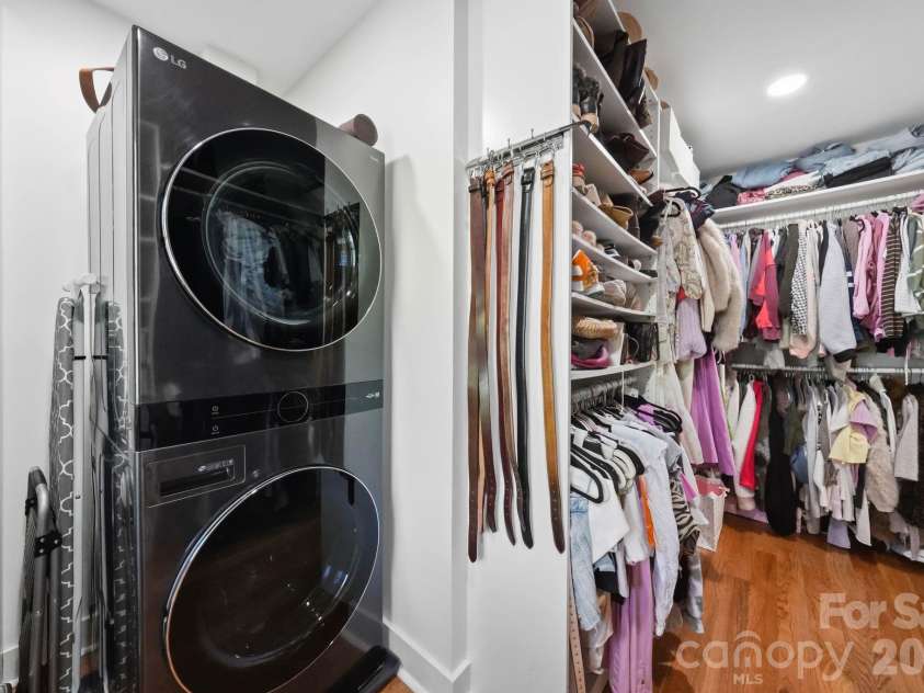 1015 Thistle Court, Charlotte, NC 28211.  MLS# CAR4381396, YatesRealty ID 28322. Primary Closet