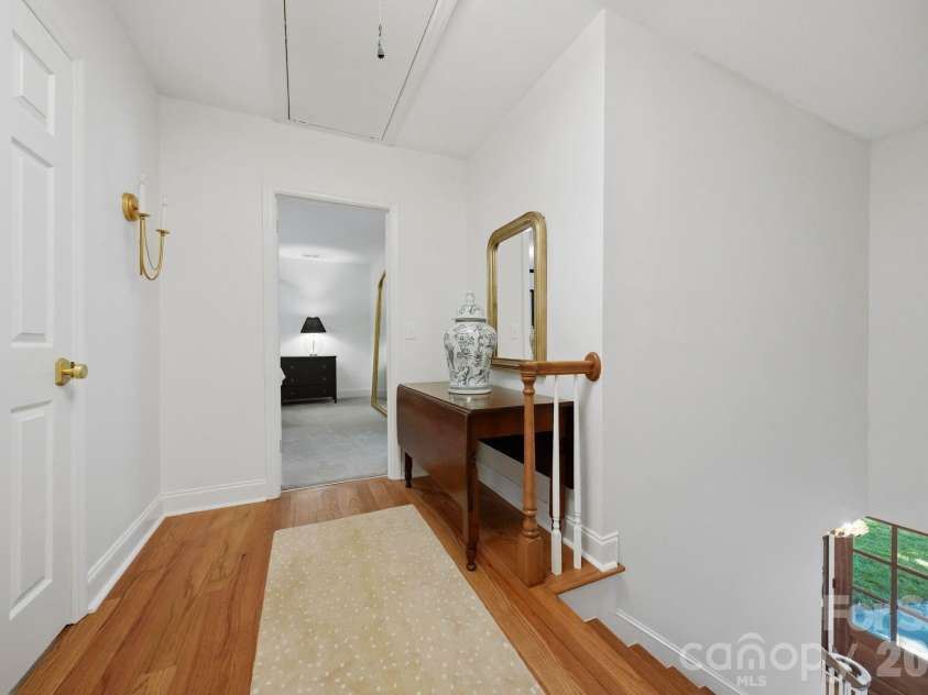 1015 Thistle Court, Charlotte, NC 28211.  MLS# CAR4381396, YatesRealty ID 28322. Upper Level Hallway