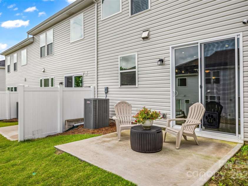 15626 Little Bluestem Street, Charlotte, NC 28278.  MLS# CAR4278751, YatesRealty ID 28323. 