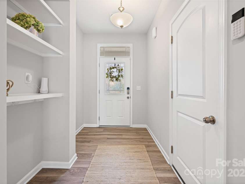 15626 Little Bluestem Street, Charlotte, NC 28278.  MLS# CAR4278751, YatesRealty ID 28323. Entry way with drop zone