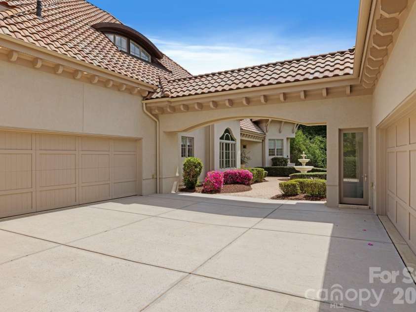 215 Milford Circle, Mooresville, NC 28117.  MLS# CAR4388175, YatesRealty ID 28323. 