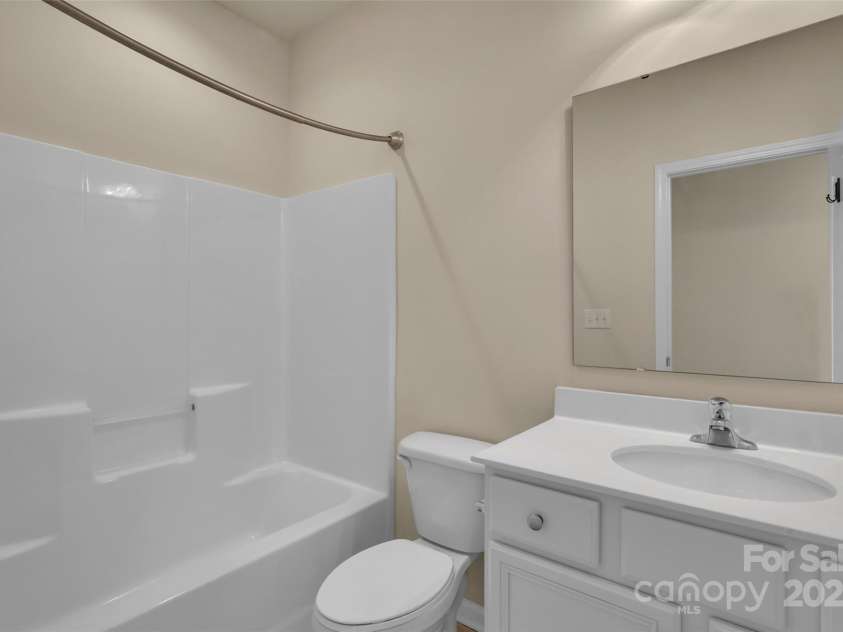 6263 Cloverdale Drive, Tega Cay, SC 29708.  MLS# CAR4279308, YatesRealty ID 28324. Full Bath upstairs