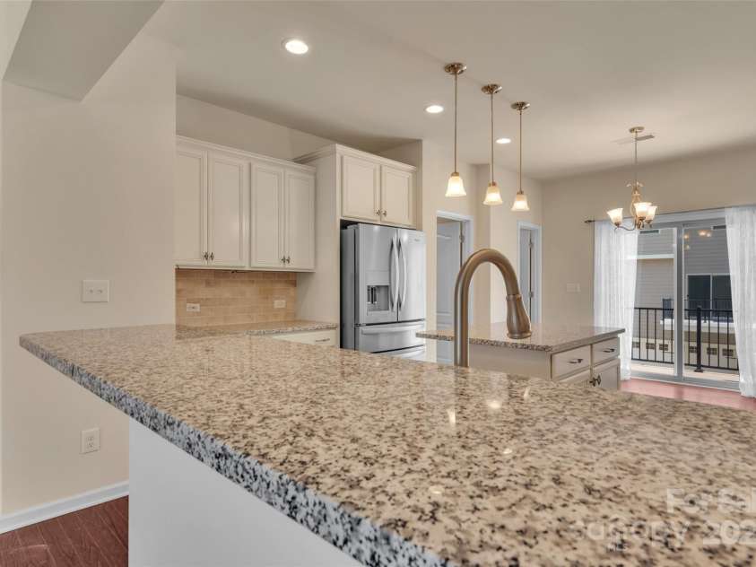 6263 Cloverdale Drive, Tega Cay, SC 29708.  MLS# CAR4279308, YatesRealty ID 28324. Kitchen Counter Seating