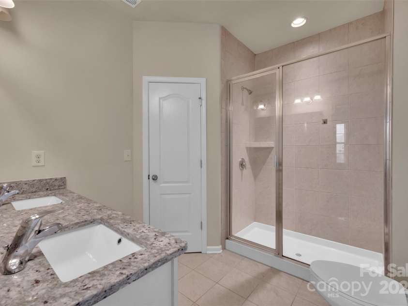 6263 Cloverdale Drive, Tega Cay, SC 29708.  MLS# CAR4279308, YatesRealty ID 28324. Primary Bath