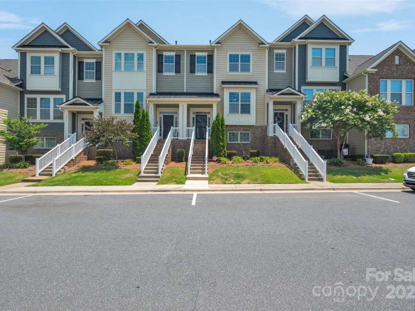 6263 Cloverdale Drive, Tega Cay, SC 29708.  MLS# CAR4279308, YatesRealty ID 28324. Welcome to 6263 Cloverdale Dr, Tega Cay, SC